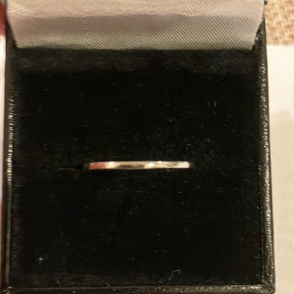 White gold and Diamond band. - Picture 5 of 7